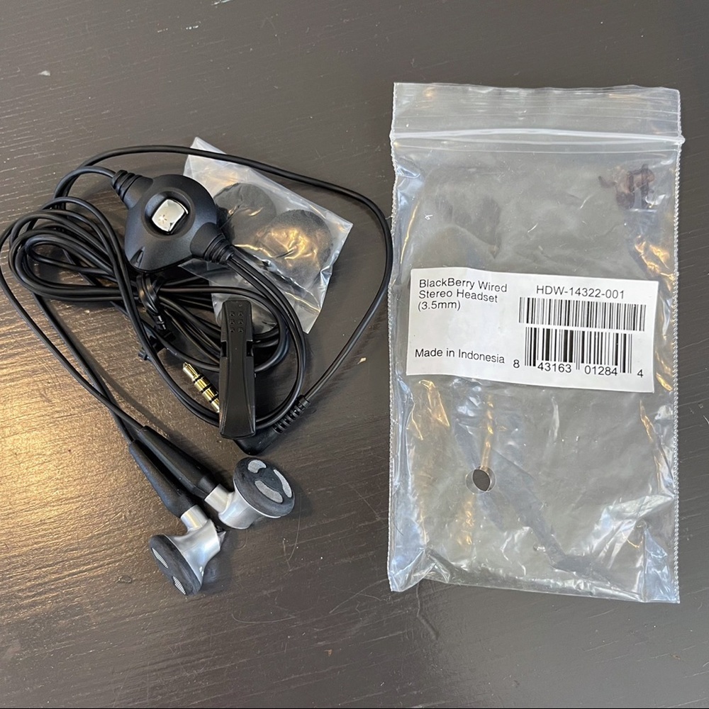 Blackberry Wired Headset NWT - Picture 2 of 3